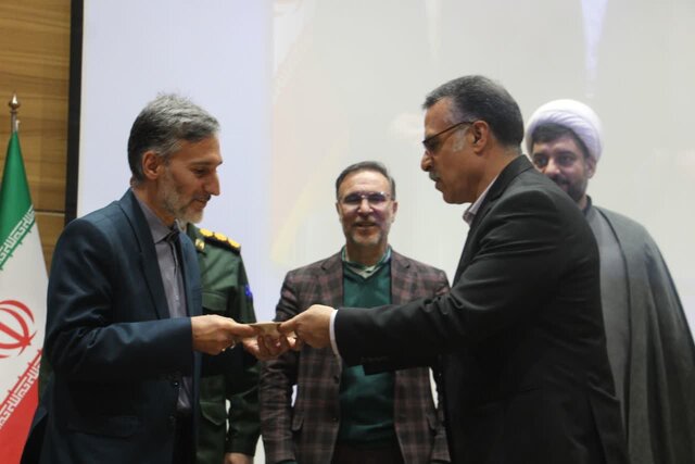 فضای گفتمانی و کرسیهای آزاداندیشی در دانشگاهها فعالتر شود