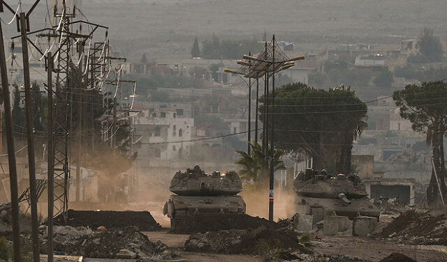 تانکهای ارتش رژیم صهیونیستی در منطقه الحمادیه در قنیطره سوریه تصاویر ماهوارهای از جادهکشی رژیم صهیونیستی میان سوریه و اراضی اشغالی