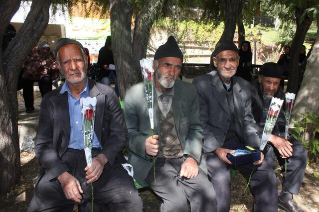 بیش از ۱۳۰۰ سالمند از خدمات ویژه بهزیستی مازندران برخوردار هستند