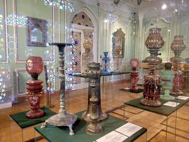 کلکسیونی از دوره پهلوی در قصر آینه کلکسیونی از دوره پهلوی در قصر آینه