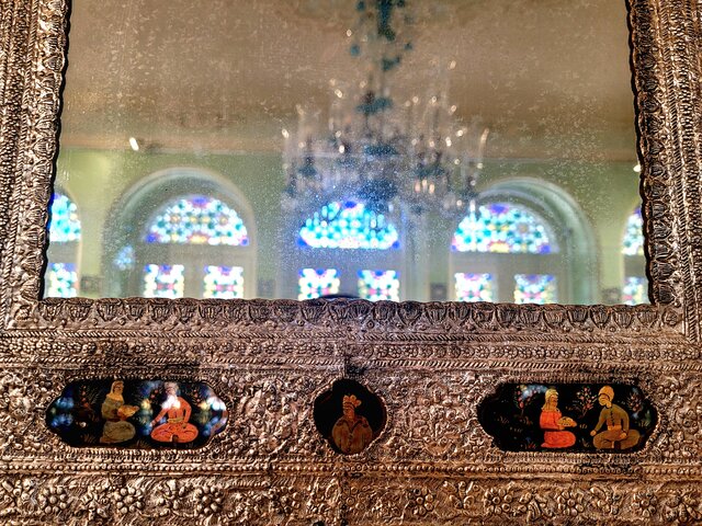 کلکسیونی از دوره پهلوی در قصر آینه