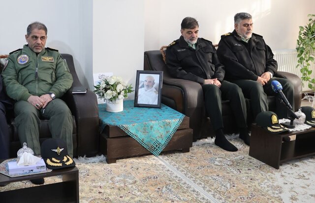 دیدار سردار رادان با خانواده شهدای سانحه هوایی «خوانساری و ابراهیم زاده» دیدار سردار رادان با خانواده شهدای سانحه هوایی «خوانساری و ابراهیم زاده»