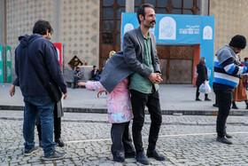 در حاشیه روز پنجم اجراهای خیابانی جشنواره تئاتر فجر