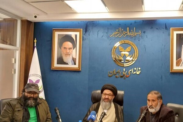 نقدهای تند مدیر خانه «ایبی» ایران و همصدایی شاعران نقدهای تند مدیر خانه «ایبی» ایران و همصدایی شاعران