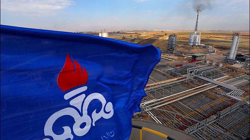 Iran starts $528 mln project to develop oilfields near Iraq border
