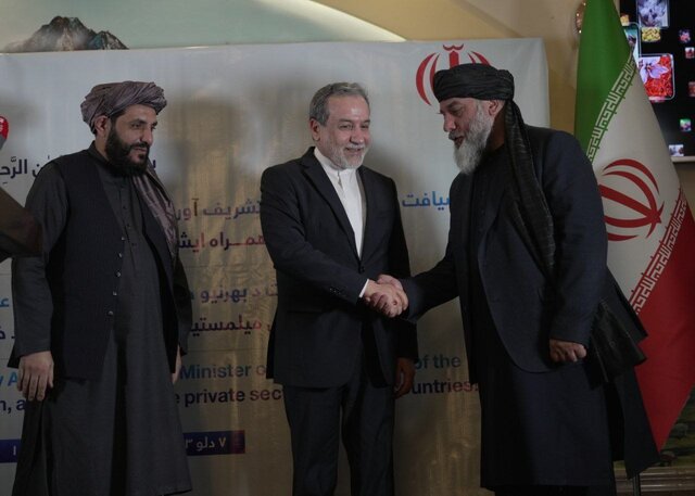 عراقچی: از توسعه فعالیت بخشهای خصوصی ایران و افغانستان حمایت میکنیم عراقچی: از توسعه فعالیت بخشهای خصوصی ایران و افغانستان حمایت میکنیم