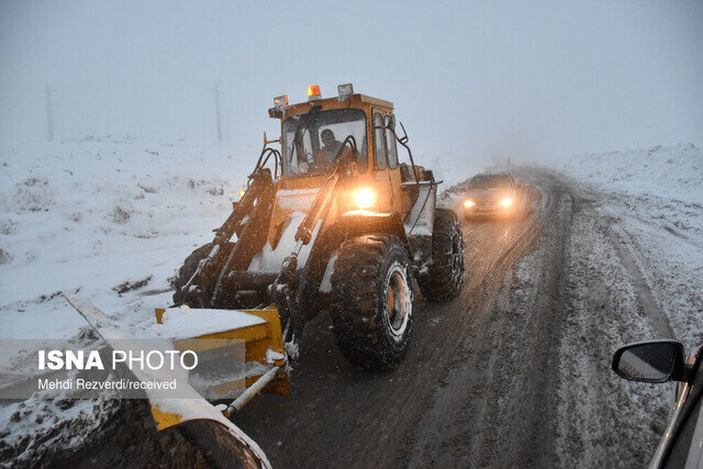 عکس تزئینی است برفروبی ۴۶۵ کیلومتر از محورهای مواصلاتی زنجانرود