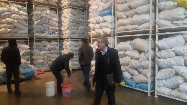 تصویر آرشیوی است ۵۰ تا ۶۰ هزار تُن از سیبزمینی تولید سال گذشته در انبارها باقی مانده است