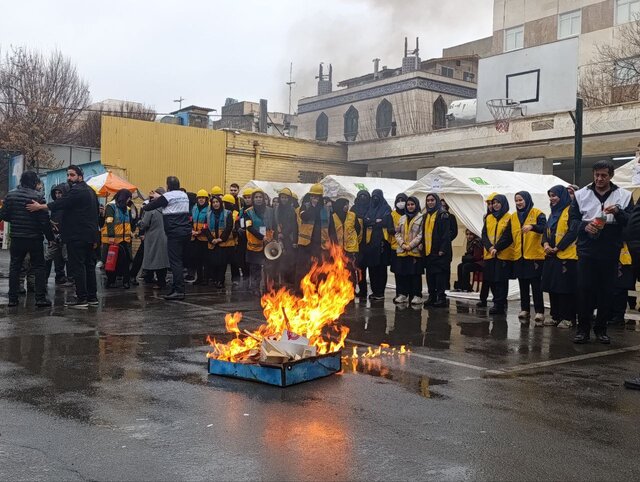 مانور سراسری گروه‌های مردمی دوام در مناطق ۲۲ گانه تهران/ آموزش تخلیه امن، کمک‌های اولیه و حمایت روانی در شرایط اضطراری به تهرانی‌ها