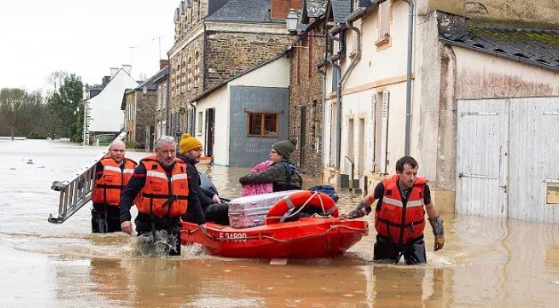 عکس: آسوشیتدپرس طوفان «هرمینیا» در اروپا و قطع برق هزاران نفر