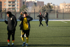 اعتراض فرزانه نصر سرمربی تیم فوتبال تام اصفهان به داوری