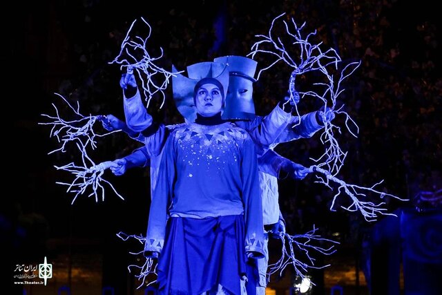 عکس از فاطمه عموزاد ایرانیان و روسها در کنار هم عکس یادگاری گرفتند