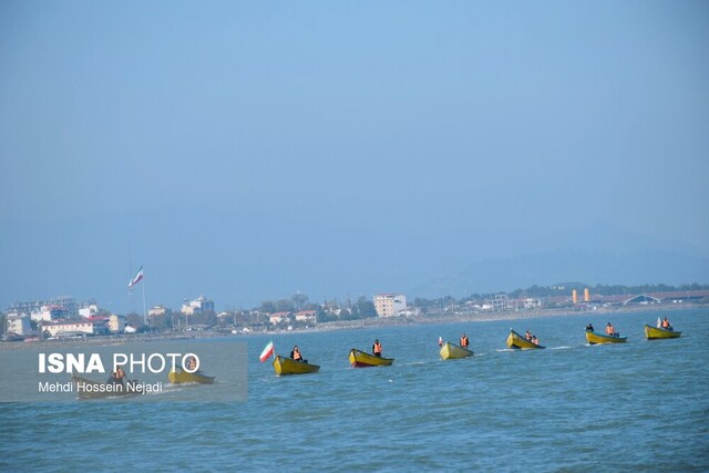 رژه اقتدار یگانهای دریایی ارتش، مرزبانی و بسیج مردمی در آستارا