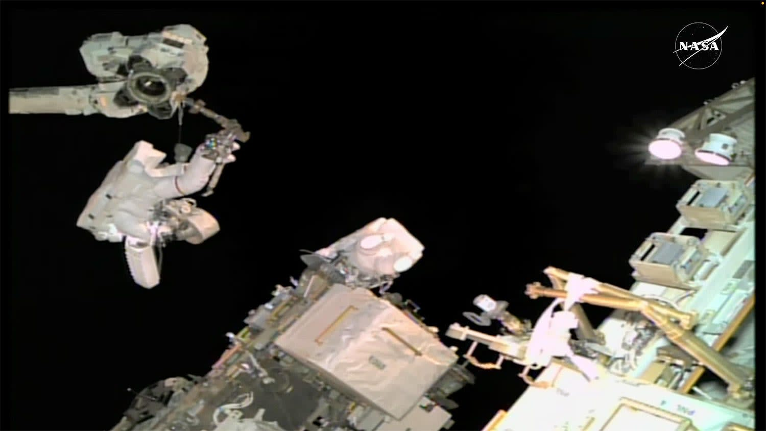 موفقیت در پیادهروی فضایی پس از ۲ تلاش ناموفق