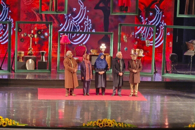 ویدیو/ چهلوسومین جشنواره تئاتر فجر در ایستگاه پایانی؛ برگزیدگان معرفی شدند ویدیو/ چهلوسومین جشنواره تئاتر فجر در ایستگاه پایانی؛ برگزیدگان معرفی شدند