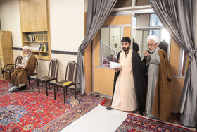 عمامه گذاری طلاب در روز میلاد امام حسین(ع)