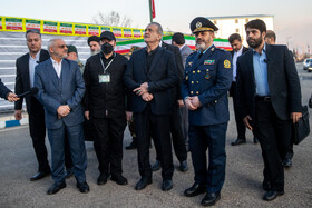 مسعود پزشکیان، رئیس جمهور و عزیز نصیرزاده، وزیر دفاع در مراسم بازدید از توانمندی‌های دفاعی و فضایی وزارت دفاع