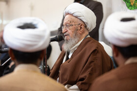 سخنرانی آیت الله مکارم شیرازی در بین طلاب معمم شده در روز میلاد امام حسین(ع)