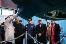 مسعود پزشکیان، رئیس جمهور و عزیز نصیرزاده، وزیر دفاع و محسن حاجی میرزایی، رئیس دفتر رئیس جمهور و فاطمه مهاجرانی، سخنگوی دولت در مراسم بازدید از توانمندیهای دفاعی و فضایی وزارت دفاع