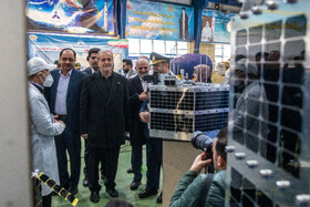 مسعود پزشکیان، رئیس جمهور و محسن حاجی میرزایی، رئیس دفتر رئیس جمهور در بازدید از توانمندی‌های دفاعی و فضایی وزارت دفاع