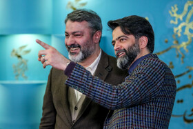 محمود کریمی، کارگردان و سیدعلی احمدی، تهیه کننده در فتوکال فیلم بچه مردم در روز سوم جشنواره فیلم فجر
