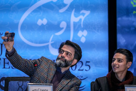 محمود کریمی، کارگردان و مهبد جهان‌نوش، بازیگر در نشست خبری فیلم بچه مردم در روز سوم جشنواره فیلم فجر