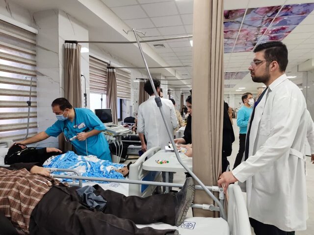 انتقال ۶۱ مصدوم حادثه دیده اردبیلی به ببمارستان سمنان/ حال هیچکدام مصدومان وخیم نیست+ عکس و فیلم