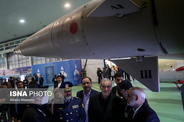 آخرین دستاوردهای دفاعیوفضایی که پزشکیان بازدید کرد چه بود؟ آخرین دستاوردهای دفاعیوفضایی که پزشکیان بازدید کرد چه بود؟