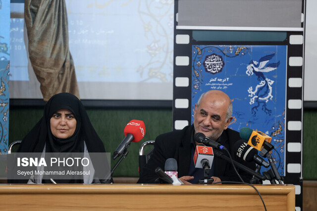 تقدیر از سینماگران خراسانی حاضر در جشنواره فجر در مشهد/ اکران ۳۲ فیلم در جشنواره مشهد