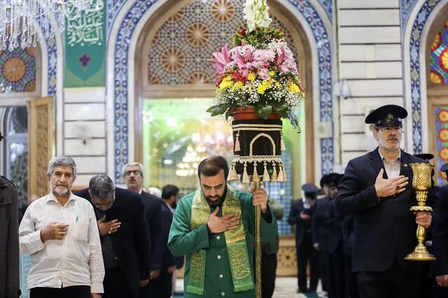 ضریح مطهر حضرت فاطمه معصومه (س) گل آرایی شد+تصاویر