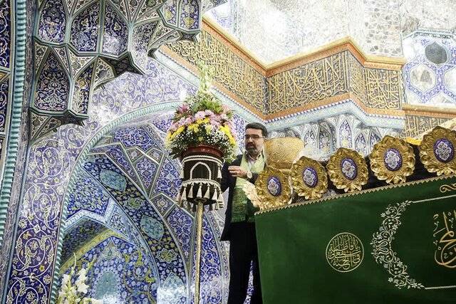 ضریح مطهر حضرت فاطمه معصومه (س) گل آرایی شد+تصاویر