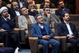 از چپ، علی منتظری، مدیر مرکز تحقیقات سنجش سلامت در مراسم تجدید میثاق دانشگاهیان و جهادگران جهاد دانشگاهی با آرمانهای امام راحل