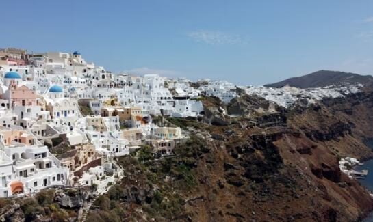 عکس: رویترز ثبت صدها زلزله در جزیره توریستیِ یونان؛ ترس از وقوع زلزله شدید و اعزام تیمهای امدادی