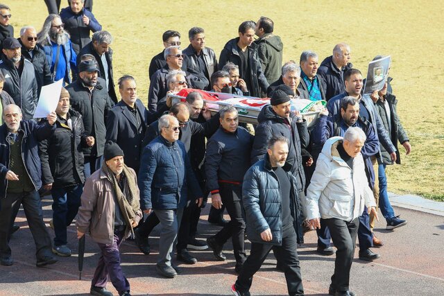 تشییع پیکر مرحوم مهدی حاجمحمد/ ستاره اولین جام آسیایی تاج به خاک سپرده شد