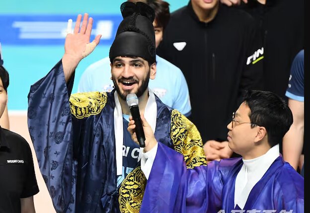 درخشش "شاهزاده ایرانی" با لباس اژدها در والیبال کرهجنوبی! + ویدیو