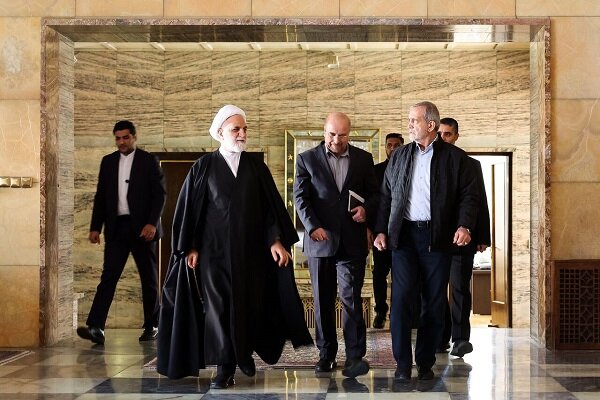 پاسخ روسای قوا: «وفاق ملی» راهحل مشکلات است پاسخ روسای قوا: «وفاق ملی» راهحل مشکلات است