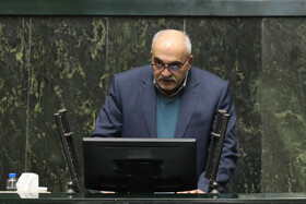 نماینده رزن: افزایش ۲۰ درصدی حقوق با شعار عدالت خواهی منافات دارد