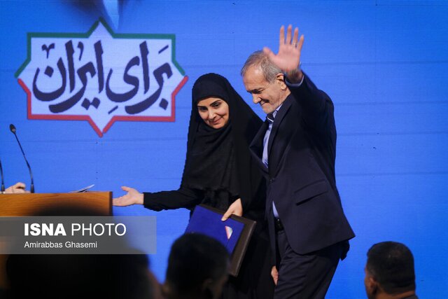 حضور پزشکیان در مراسم افتتاح پروژههای جدید وزارت راه و شهرسازی حضور پزشکیان در مراسم افتتاح پروژههای جدید وزارت راه و شهرسازی