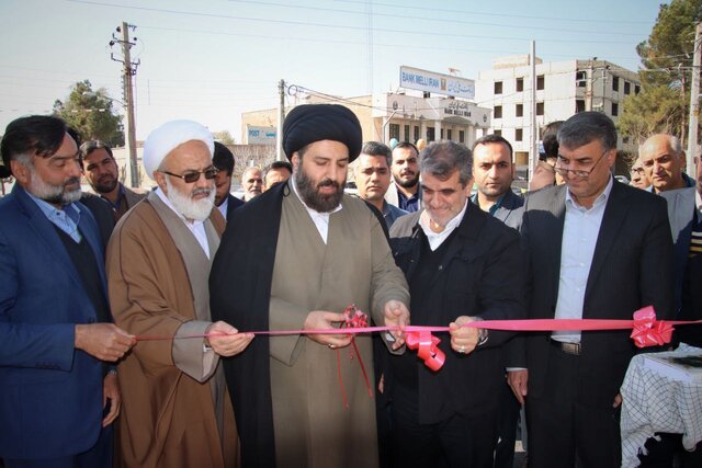 افتتاح نیروگاه خورشیدی۴۰۰ کیلواتی آرادان/ بهره‌برداری از۱۴ پروژه برق رسانی گرمسار و آرادان