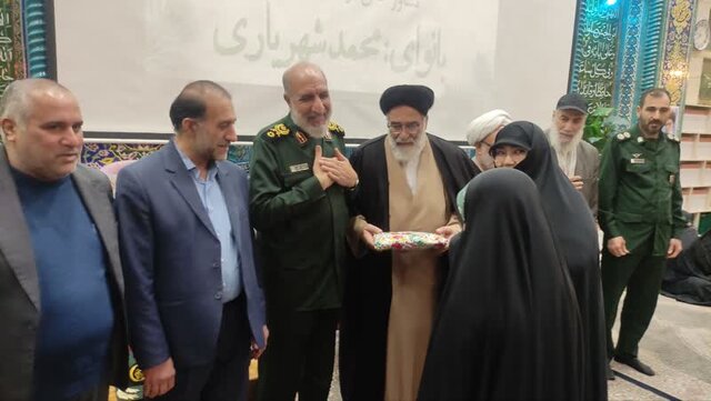 ولایتشناسی و ولایتمداری را در مساجد ترویج کنید