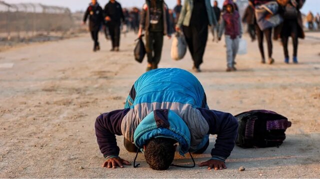 ساکنان غزه در حال بازگشت به محل زندگی خود تردید مسئولان ارتش رژیم صهیونیستی در امکان اجرای طرح ترامپ