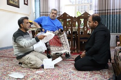 دیدار رئیس جهاددانشگاهی کرمان با جانباز ۷۰ درصد «عباس کرمی»/ برگزاری رویداد استارتاپی فناوریهای توانبخشی