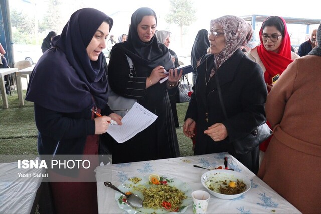 دومین جشنواره غذایی کیلکاماهیان گیلان در بندرانزلی برگزار شد