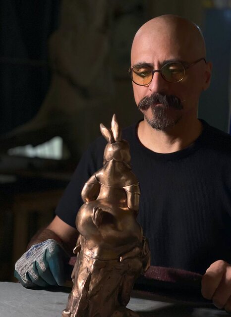 مجسمههای برنزی در حمام کاشفالسلطنه