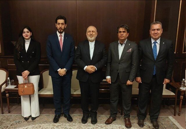 دیدار ظریف و اعضای اندیشکده مجمع امور خارجی عراق دیدار ظریف و اعضای اندیشکده مجمع امور خارجی عراق