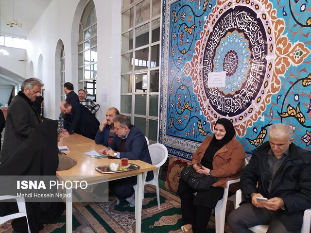 برپایی میز خدمت دستگاههای اجرایی در مصلای نماز جمعه آستارا