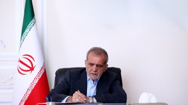 پیام تسلیت پزشکیان به خانوادههای داغدار دانشآموزان کرمانی پیام تسلیت پزشکیان به خانوادههای داغدار دانشآموزان کرمانی