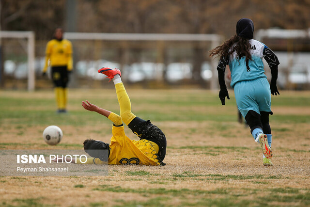 عکس آرشیوی است شکست زنان تراکتور در گام نخست