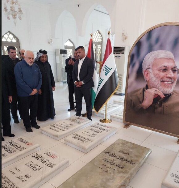 ادای احترام معاون رئیسجمهور به مقام شهید ابومهدی المهندس ادای احترام معاون رئیسجمهور به مقام شهید ابومهدی المهندس