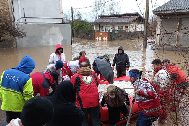 ویدئو/ امدادرسانی به ساکنان ۱۰۰ خانه در سیلاب رشت ویدئو/ امدادرسانی به ساکنان ۱۰۰ خانه در سیلاب رشت